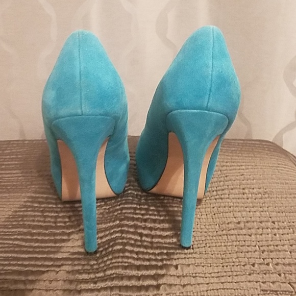 Heels - Picture 4 of 7